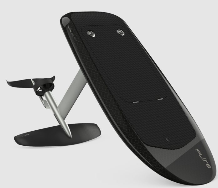 Fliteboard eFoil beim Gleiten auf dem Wasser