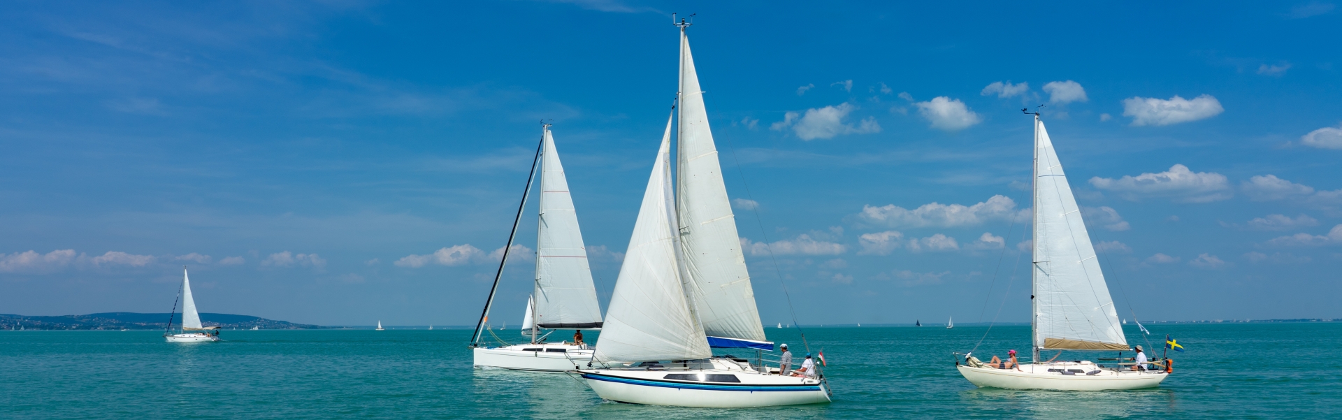 Agua en calma, la mejor condición para un barco hidrofoil eléctrico