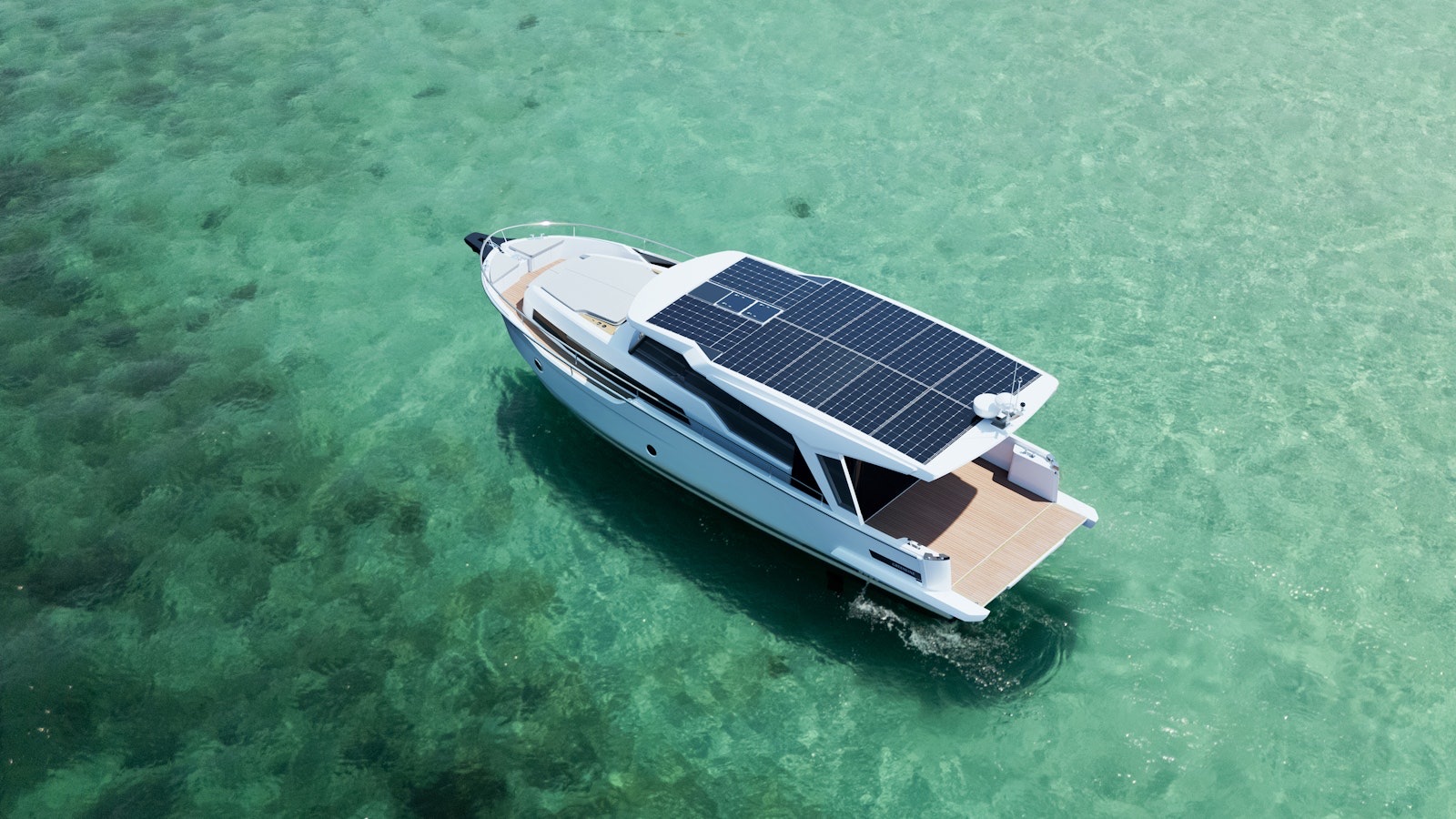 The Greenline 42 hybrid yacht seen from the side on the water